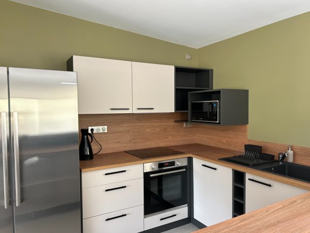 Cuisine partagée à disposition dans les lodges