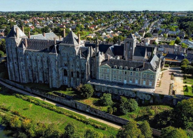 abbaye de Solesmes 72 vue du ciel